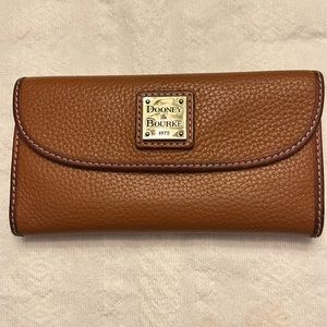 Dooney & Bourke Pebble Grain Continental Clutch